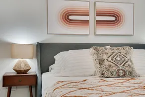The Georgia: King Bed - Fast Wifi - Bedroom TV - Kitchen - Washer/Dryer - Image 4