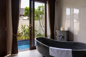 An Exclusive Location in the Heart of Famous Jalan Raya Kuta - Image 2
