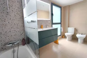 Magnificent 3-bedroom, 2-bathroom apartment - Image 3