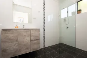 1 comodoro Batehaven - Image 2