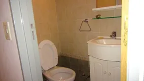 Sunny 2 Bedroom Apartment - Image 4