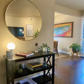 Well Appointed fully furnished 2BR, 2Bath, 1st floor, Guard-Gated, Biltmore area - Image 2