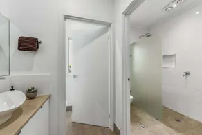 Bright & Easy -  Pet Friendly Outside 7 Cobb n Co Way Robe - Image 3