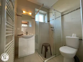 Charming Renovated Cottage with Terrace, Garden & WiFi - 3 Bedrooms, Sleeps 6 - Image 5