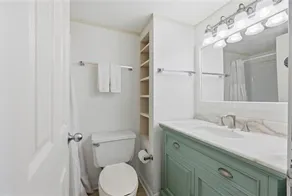 Panoramic Sunsets & Sea Breezes – Top-Floor Coastal Suite - Image 3