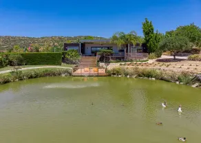 Stunning 3 bedroom en-suite house in farm with pool - Image 4