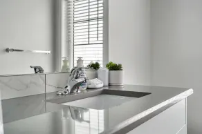 4 Bedroom Town Home with Garage Parking, Fast WiFi, Smart TV with Netflix, Fully Equipped Kitchen, Sleeps 10, Ideal for Families - Image 3