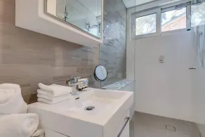 Explore Sydney from Stylish North Shore Apartment - Image 2