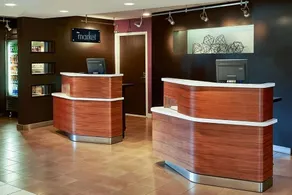 Elevate Your Miami Adventure! Pet-Friendly Stay Near Country Lake Park! - Image 3