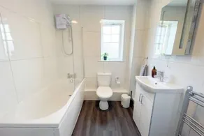 The Garden House Jacuzzi Retreat With Entertainment - Image 4
