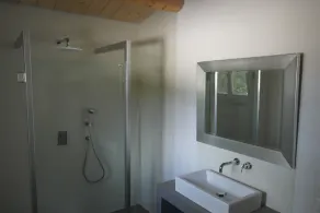 Appartamento di lusso con piscina in posizione da sogno in riva al mare, con vista mozzafiato - Image 2