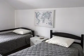 The Sunny Side! Convenient and Sleeps 6! - Image 2
