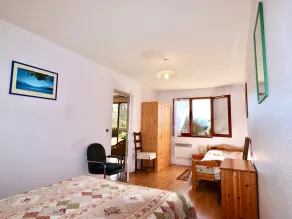 Spacious and quiet with private garden - Parking included, pets allowed - Image 3