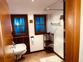 Holiday Apartment 'Residenz Zirmer Wohnung Wasser' with Mountain View, Shared Garden and Wi-Fi - Image 4