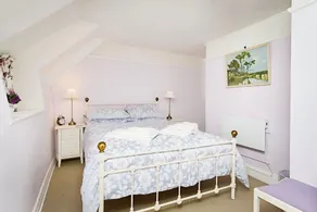 Ye Olde Cottage - Image 4