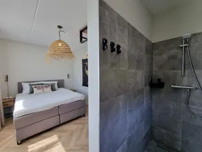 Luxurious detached watervilla with jetty near the lake - Image 2