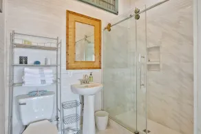 Amazing Views - hot tub - 5 beds - walk to beach! - Image 5