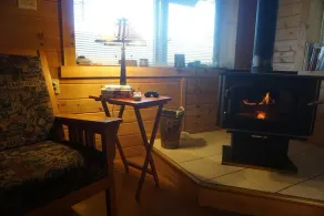Picturesque Montana Log Cabin Overlooking the Nine Mile Creek - Image 2