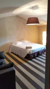 UZES / gammelt hus med karakter i byen renoveret sover 22 - Image 4