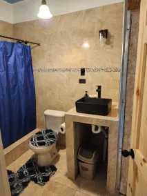 Cozy studio apartment with private parking - Image 2