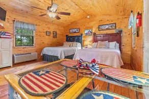 The Patriot Cabin close to the Buffalo National Park and River! Sleeps 4! - Image 5