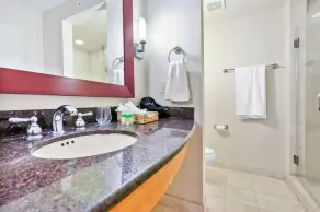 TRUMP Beach Resort - Stunning Beach Front - Image 4