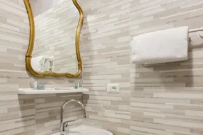 4-bdr Apt Among Colosseum&termini 10-people - Image 3