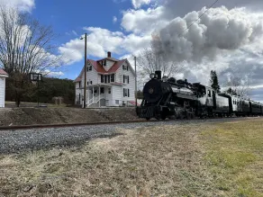 Beautiful home with perfect location for EBT and train enthusiasts! - Image 5