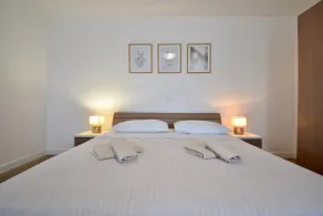 Spacious apartment with private pool - Image 5