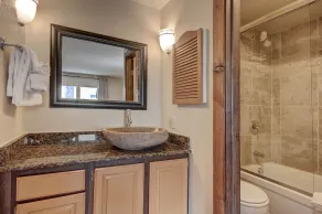 Nice Update Condo - Great Access to Superbee Lift in East Village - AN302 by RedAwning - Image 4