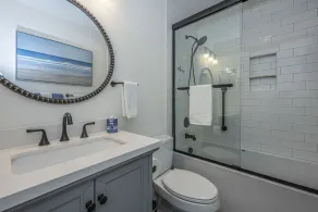 Haut de gamme, privé 3 ch, 3 salle de bain chalet sur la lagune près de la plage. Grande valeur! - Image 5