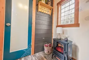 HELT NY! Wine Themed Tiny House in the Woods Near Wineries - Image 2
