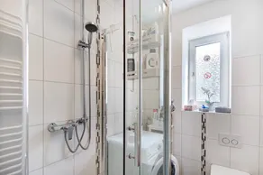 Characterful Apartment in the Heart of Kassel with Parking Included - Image 4