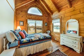 Dog-friendly, lake view cabin w/ furnished decks, Ping-Pong & darts - Image 4