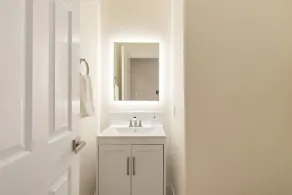 Large Open Home on Golf Course with Chef's Kitchen - Image 3