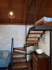 Completely renovated small stone house with sea view near Split - Image 2