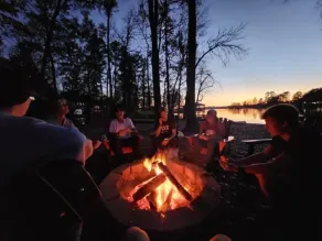 Stargazer Waterfront Luxe Retreat ✨Sand Beach 🎣Awesome Fishing🔥Campfires🛶Kayaks - Image 3