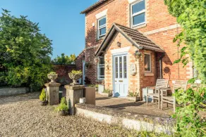 Beautiful 5-Bedroom Home Near Stroud - Image 5