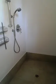 Modern 3 bedroom garden apartment with maximum privacy - Image 2