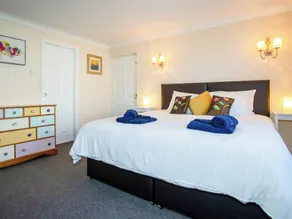 3 bedroom accommodation in Hayling Island - Image 5