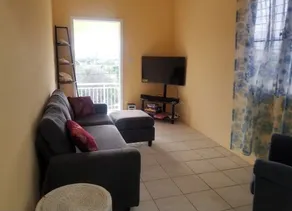 Upstairs 2 bedroom apartment- 5 mins from the beach - Image 5