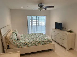 Centrally located home close to all Jupiter has to offer! PET FRIENDLY! - Image 4