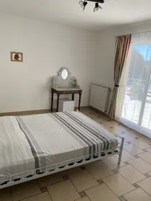 Provencal villa with pool - Image 3