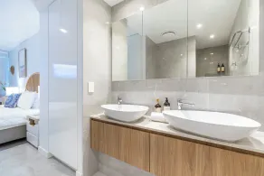 Oceanus oasis at Bokarina Beach -stunning modern coastal apartment - Image 5