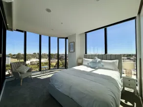 SkyGarden Luxury Condo at The Glen by Live Local - Image 4
