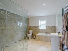 3 bedroom accommodation in Hathersage - Image 4