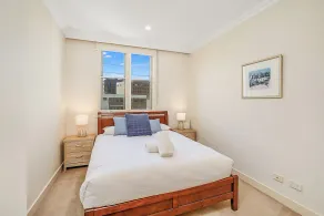 Coastal Wharf Road Terrace with Parking & WiFi - Image 4