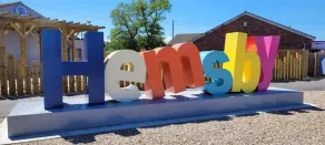 2 Bed Chalet Sleeps 4- Parking Garden Near Beach - Image 2