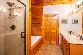 Donovans Dacha - Image 3
