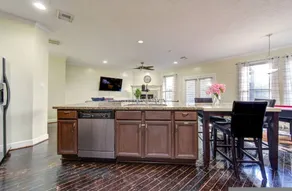 Family Houston Stay Near NRG MD Anderson - Image 2